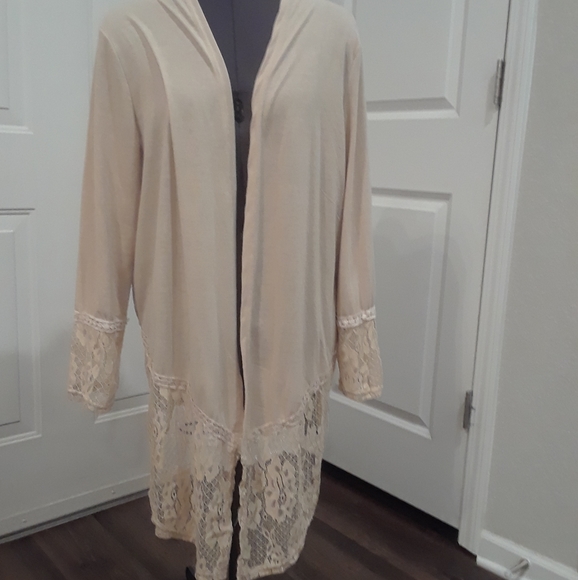 Sweaters - Lacey tan shawl